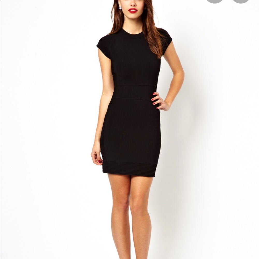 Black bodycon dress